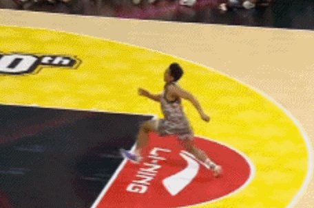 21年曾输张镇麟！陈登星飞7人胯下扣篮加冕扣篮王