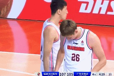 “换周琦”响彻福建主场 广东男篮代罚球操作引争议